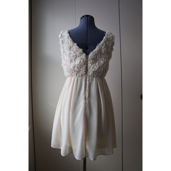 Alythea Floral Applique Mini Dress in Cream - Picture 5 of 12